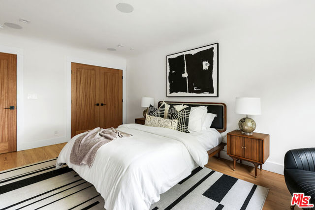 5319 West Boulevard, Los Angeles CA: https://media.crmls.org/mediaz/8c902fc1-2bbd-4215-ab99-b90a8f208f9b.jpg