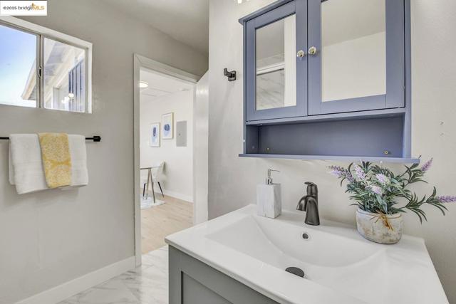 319 S 37Th St, Richmond CA: https://media.crmls.org/mediaz/8c903148-50d5-4b49-a8c5-cfecd383a8dd.jpg