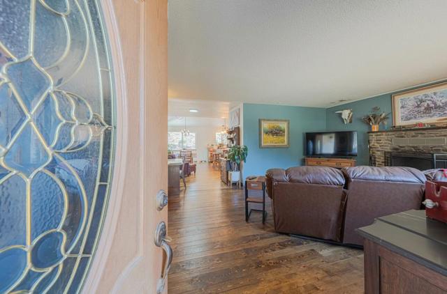 9180 Coker Road, Salinas CA: https://media.crmls.org/mediaz/8c9094eb-ebcd-49f7-af2e-e5174aa0b06b.jpg