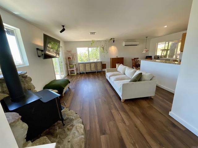 38281 Western Hills Drive, Anza CA: https://media.crmls.org/mediaz/8c91243d-f1c4-403e-af4c-faf6f0fdd54c.jpg
