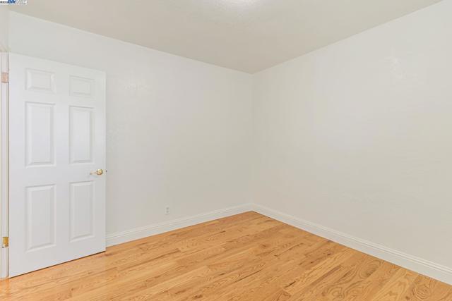 2940 Somerset Ave, Castro Valley CA: https://media.crmls.org/mediaz/8c913e88-bd2d-4c88-8519-524cc9d21265.jpg