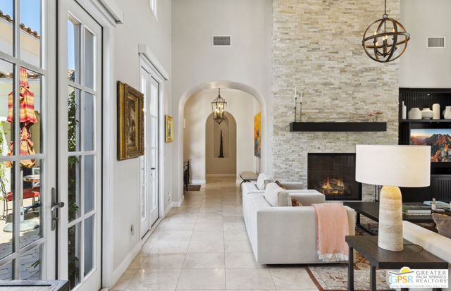 27 Cassis Circle, Rancho Mirage CA: https://media.crmls.org/mediaz/8c91d352-1950-4889-bd4e-6df9a163b44a.jpg