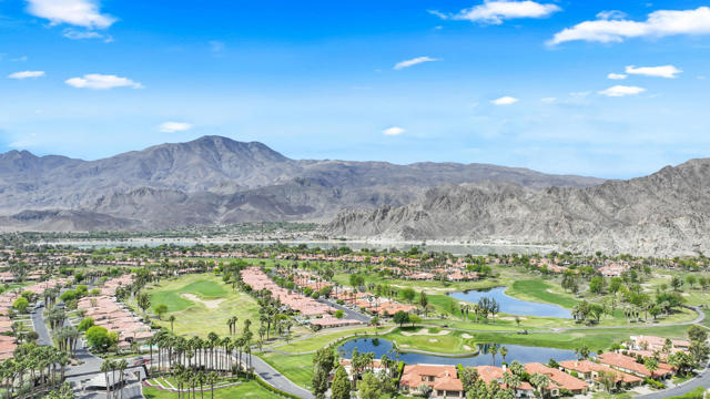 80208 Whisper Rock Way, La Quinta CA: https://media.crmls.org/mediaz/8c91ed05-7d6f-45a4-9d3d-a1913398e813.jpg
