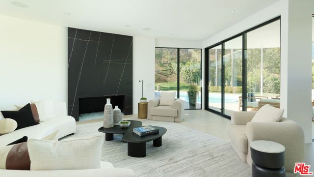 1935 Loma Vista Drive, Beverly Hills CA: https://media.crmls.org/mediaz/8c91ee3b-b1e0-4a9e-a676-eb5ee5f9df00.jpg