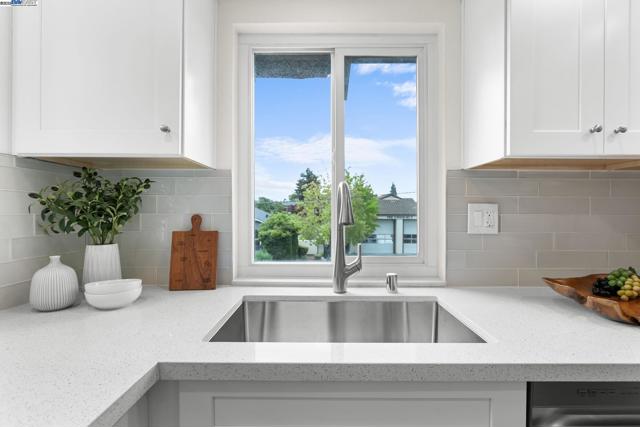 114 Hackamore Ln, Fremont CA: https://media.crmls.org/mediaz/8c9269a1-c165-4531-97ca-76c80857464b.jpg