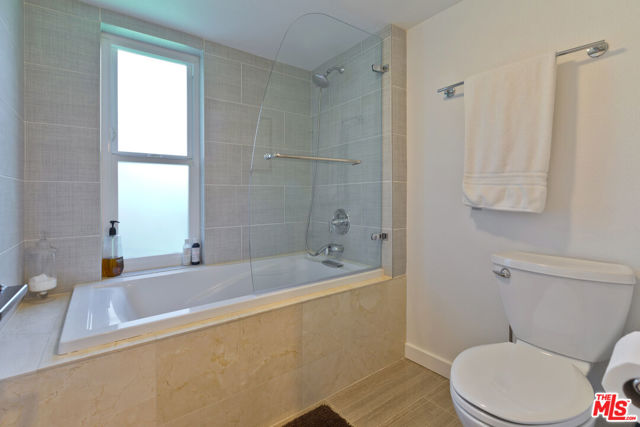 3545 Ridgeview Circle, Palm Springs CA: https://media.crmls.org/mediaz/8c92c817-e515-4aa9-a399-2c0d3025804f.jpg