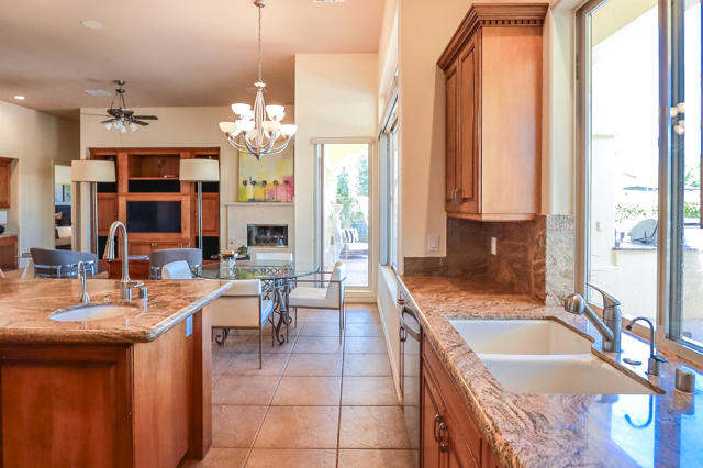 16 Villaggio Place, Rancho Mirage CA: https://media.crmls.org/mediaz/8c92f4a3-c11c-44d6-ba72-fbec60ffccdd.jpg