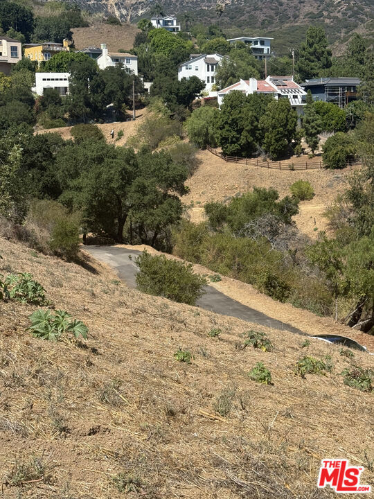 0 Vista Place, Malibu CA: https://media.crmls.org/mediaz/8c9308b4-c559-4c21-a2c5-b2ba625b901f.jpg