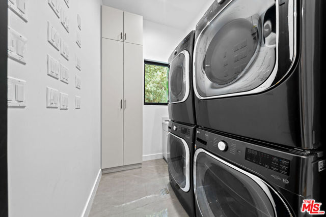 3140 Coldwater Canyon, Studio City CA: https://media.crmls.org/mediaz/8c930d8f-9fd7-441b-afaf-025f2933f26c.jpg