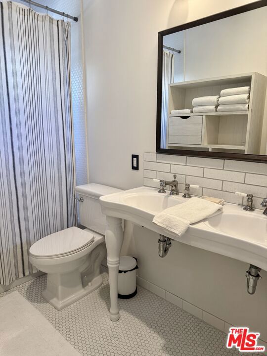 220 France Circle, Ojai CA: https://media.crmls.org/mediaz/8c933755-7af5-45f4-8e30-0089511e6183.jpg