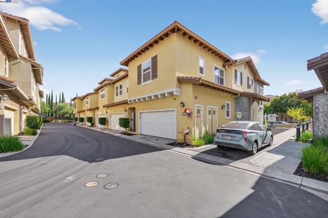 3231 Central Pkwy, Dublin CA: https://media.crmls.org/mediaz/8c934fe8-6fcf-4ebb-89d1-26a430100318.jpg