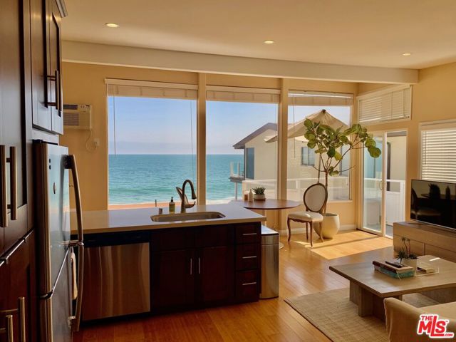 25164 Malibu Road, Malibu CA: https://media.crmls.org/mediaz/8c9367eb-f714-4ad3-a7f0-b84ac905add8.jpg
