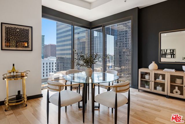 655 S Hope Street, Los Angeles CA: https://media.crmls.org/mediaz/8c93a498-b394-45e4-935d-c0a8edd86e7e.jpg