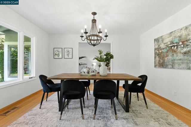575 Old Orchard Dr, Danville CA: https://media.crmls.org/mediaz/8c93c4fc-7a8a-4c4f-af41-ec37b709ffea.jpg