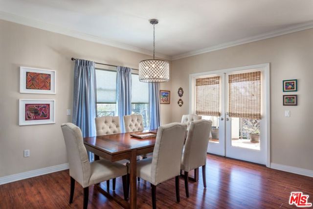 1862 S Bentley Avenue, Los Angeles CA: https://media.crmls.org/mediaz/8c949c14-a3ad-4d4c-b0f4-2e7f9b73d540.jpg