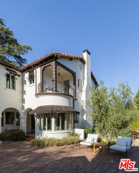 205 S Lomita Avenue, Ojai CA: https://media.crmls.org/mediaz/8c94d4e7-e5aa-4e4b-ac95-d171cba1320a.jpg