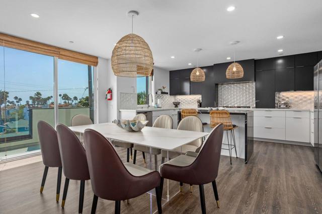 508 N Tremont Street, Oceanside CA: https://media.crmls.org/mediaz/8c957432-ba01-429a-8c31-424c8918776e.jpg