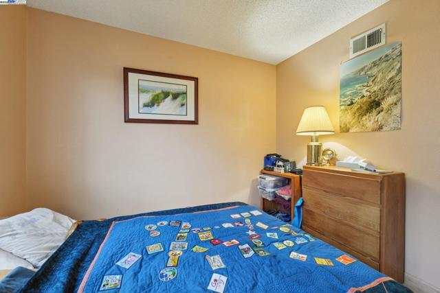 4942 Rocklin Dr, Union City CA: https://media.crmls.org/mediaz/8c95e72c-7bdc-4fac-81af-dc5f282f8c41.jpg