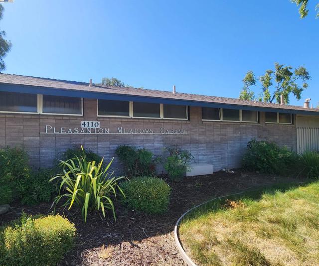 4098 W Las Positas Blvd, Pleasanton CA: https://media.crmls.org/mediaz/8c95f3a6-2beb-4f9c-9b73-71445b57ebcf.jpg