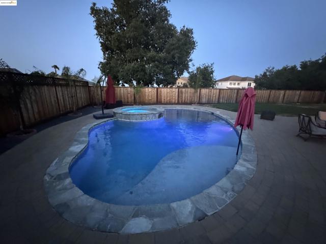 140 Ridge Crest Ct, Oakley CA: https://media.crmls.org/mediaz/8c9640e4-e391-4e1b-b3b4-2c0964ab5db1.jpg