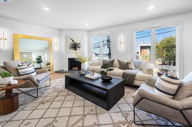 282 Bright St, San Francisco CA: https://media.crmls.org/mediaz/8c97021a-d9df-42d2-b288-554d6eb9a682.jpg