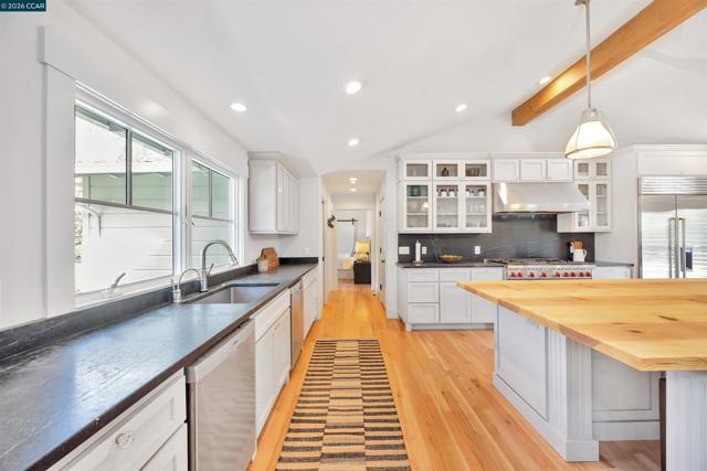 Image 12 of 53 For 942 Raintree Pl