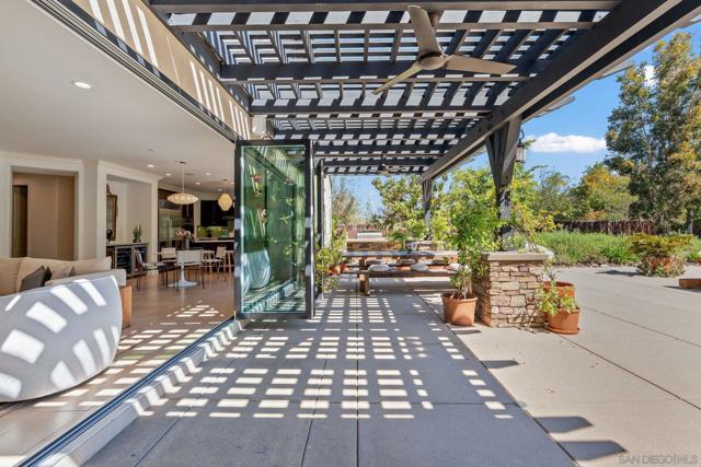 11577 Sweet Willow Way, San Diego CA: https://media.crmls.org/mediaz/8c9732cc-8f4b-43c2-8220-0dd838807207.jpg