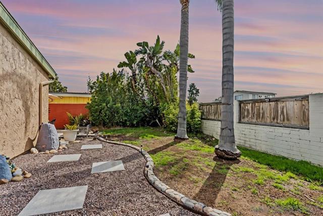 3031 Larkin Pl, San Diego CA: https://media.crmls.org/mediaz/8c973890-eb95-44e7-90be-8e19e9d240ff.jpg