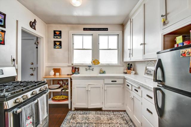 1137 Capuchino Avenue, Burlingame CA: https://media.crmls.org/mediaz/8c97619c-b940-4feb-baa1-a504289b3df6.jpg