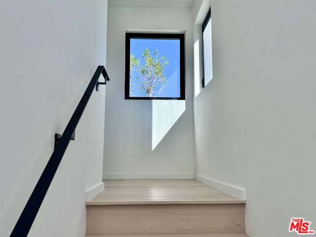 4040 Cartwright Avenue, Studio City CA: https://media.crmls.org/mediaz/8c98722e-246e-47f2-a3f5-877bd3bc09d0.jpg