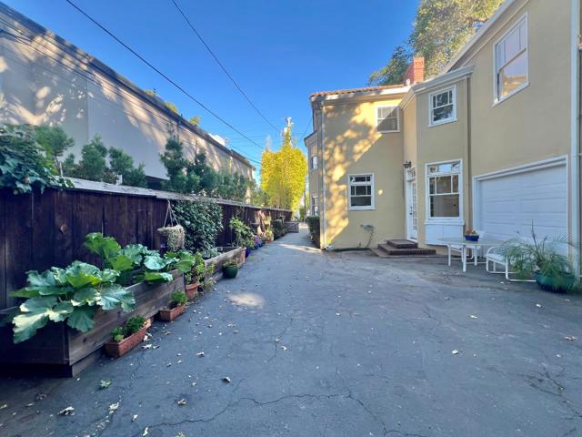 125 Lowell Avenue, Palo Alto CA: https://media.crmls.org/mediaz/8c98ebc0-f52b-4205-ae24-ed6739792188.jpg