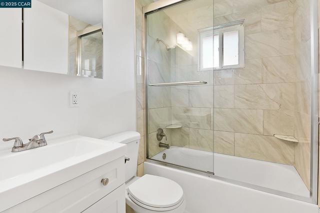 2425 Jerilynn Dr, Concord CA: https://media.crmls.org/mediaz/8c9a4420-4381-4894-81bb-7121744669b4.jpg
