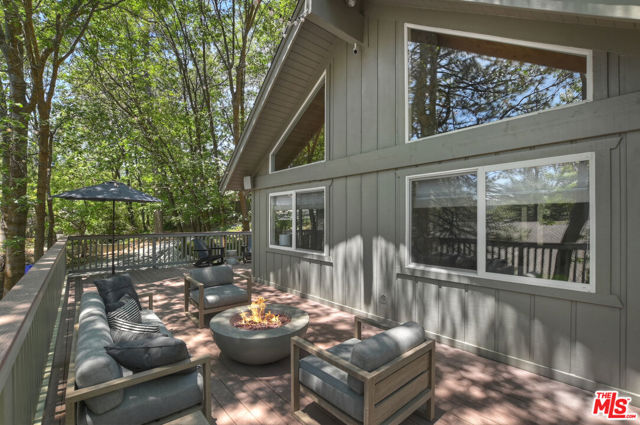 28805 North Shore Road, Lake Arrowhead CA: https://media.crmls.org/mediaz/8c9a6079-eeff-46a4-8015-29c1cf89a7e3.jpg