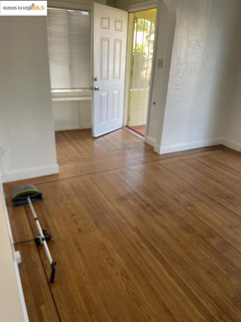 1441 88th AVE, Oakland CA: https://media.crmls.org/mediaz/8c9b578a-2d78-4936-9219-7870805db16a.jpg