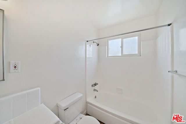 2314 S Corning, Los Angeles CA: https://media.crmls.org/mediaz/8c9c262c-7f70-487f-9257-f2f1d2e4a164.jpg