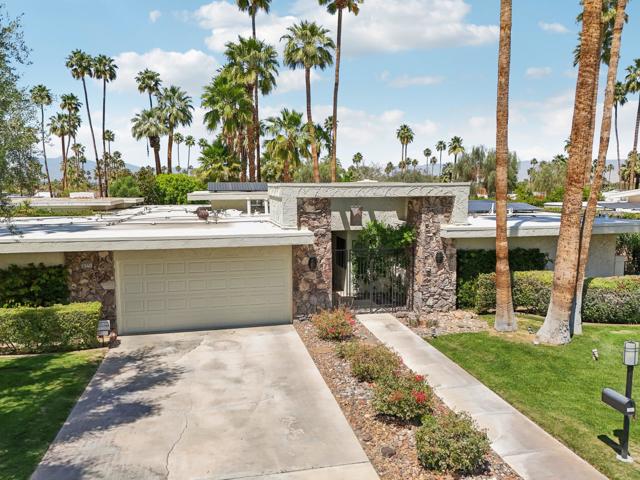 1540 E Sierra Way, Palm Springs CA: https://media.crmls.org/mediaz/8c9c6c92-341b-445f-8f55-c1ef49f98c3d.jpg