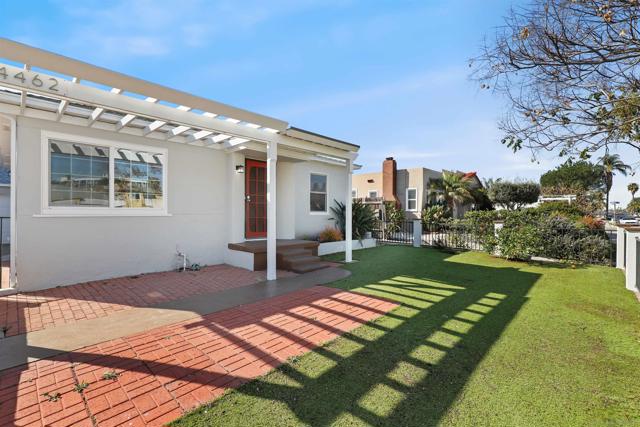 4462 52Nd St, San Diego CA: https://media.crmls.org/mediaz/8c9ce316-f139-4290-b5a2-f77aafee65a7.jpg