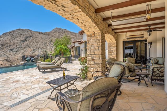 28 Grande View Court, Rancho Mirage CA: https://media.crmls.org/mediaz/8c9ce566-4a63-4227-a6e6-f9966802b590.jpg