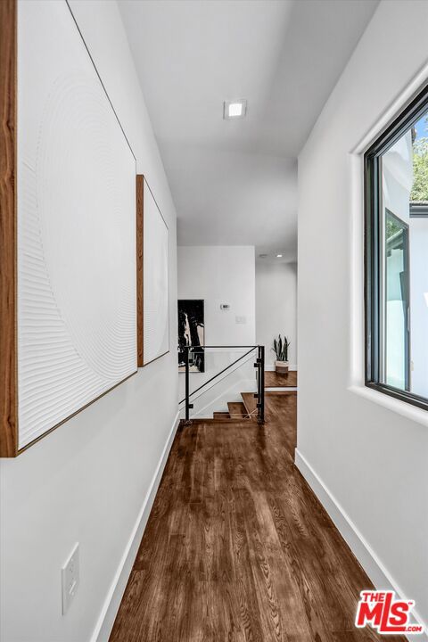 3236 Primera Avenue, Los Angeles CA: https://media.crmls.org/mediaz/8c9d2844-bbaa-4607-969b-a6b0d02ff585.jpg