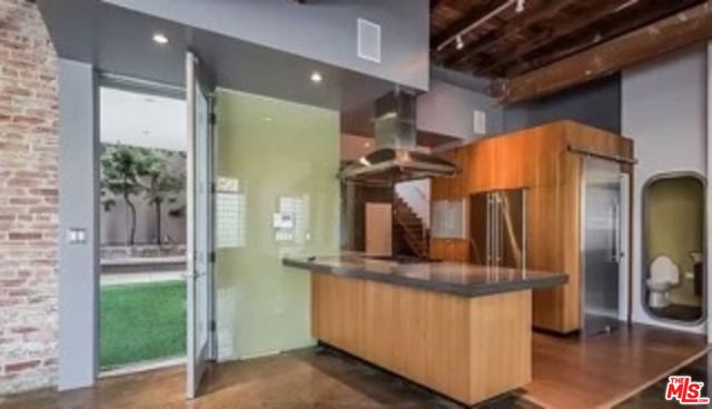 122 Mildred Avenue, Venice CA: https://media.crmls.org/mediaz/8c9d9c65-bd53-4d11-a537-86b71283301f.jpg