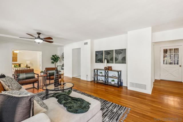 3918 Calavo Dr, La Mesa CA: https://media.crmls.org/mediaz/8c9dd15f-9663-469c-974c-1edc5a707e60.jpg