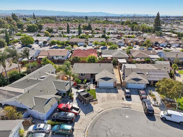 2995 Pettigrew Court, San Jose CA: https://media.crmls.org/mediaz/8c9df871-2001-4ec7-8509-b4b9563b3239.jpg