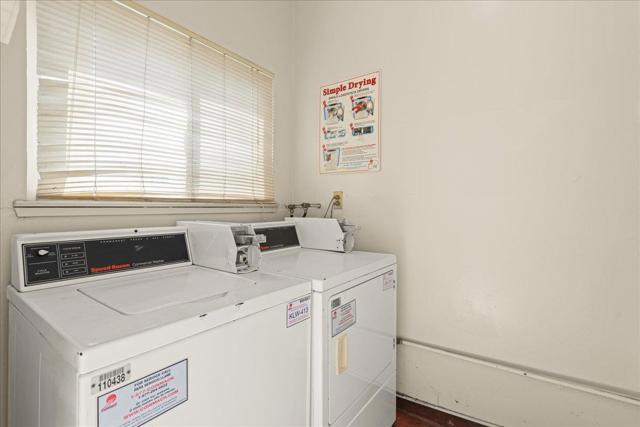 933 Florence Lane, Menlo Park CA: https://media.crmls.org/mediaz/8c9e203e-4a16-4e2c-af04-0136cec2ff3b.jpg