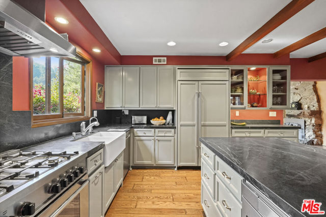 809 Basin Drive, Topanga CA: https://media.crmls.org/mediaz/8c9ef394-2b9c-43bd-8a61-c0bd87fa5485.jpg