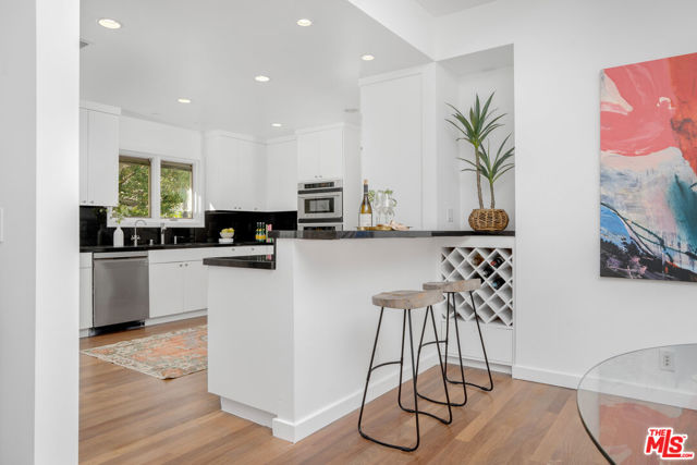 968 Kenfield Avenue, Los Angeles CA: https://media.crmls.org/mediaz/8c9f74c1-8e67-4d08-906d-e2be03b4cfdd.jpg