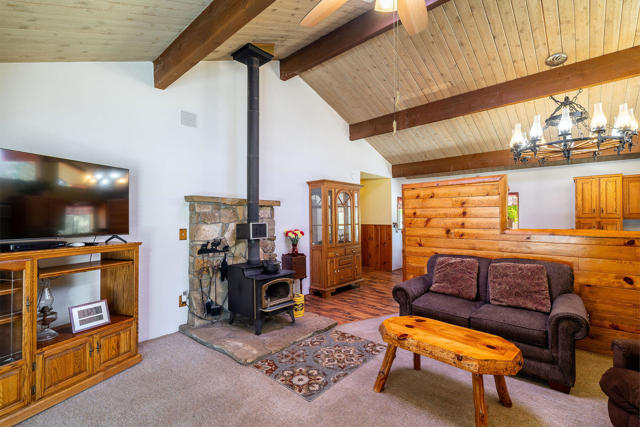 59341 Courtesy Drive, Mountain Center CA: https://media.crmls.org/mediaz/8c9f9dc1-5dab-4abd-92d4-1330458af9b1.jpg