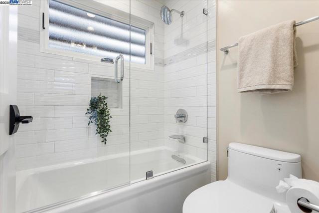 1002 Middle Ave, Menlo Park CA: https://media.crmls.org/mediaz/8c9fe574-519e-4a8a-a8f9-c2af4f6309bf.jpg