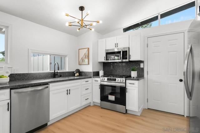 6373 Lake Albano Ave, San Diego CA: https://media.crmls.org/mediaz/8ca02aa4-f372-4a32-a304-760a77fdd2d3.jpg