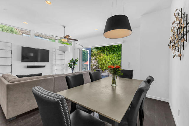 350 Goleta Way, Palm Springs CA: https://media.crmls.org/mediaz/8ca049f1-4806-43b3-904b-5522ccb511ba.jpg