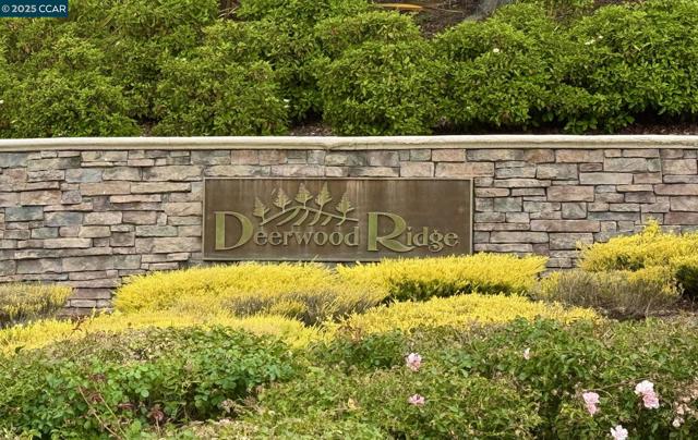 120 Woodcrest Dr, San Ramon CA: https://media.crmls.org/mediaz/8ca051ad-6300-41c1-8938-166c146434ed.jpg
